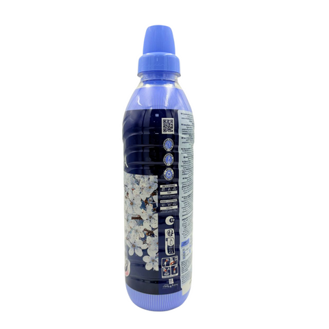 Concentrated Fabric Softener Moon Flowers 900 ml - Felce Azzurra